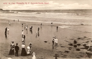 Bathers and holidaymakers enjoy St Clair beach in 1910.